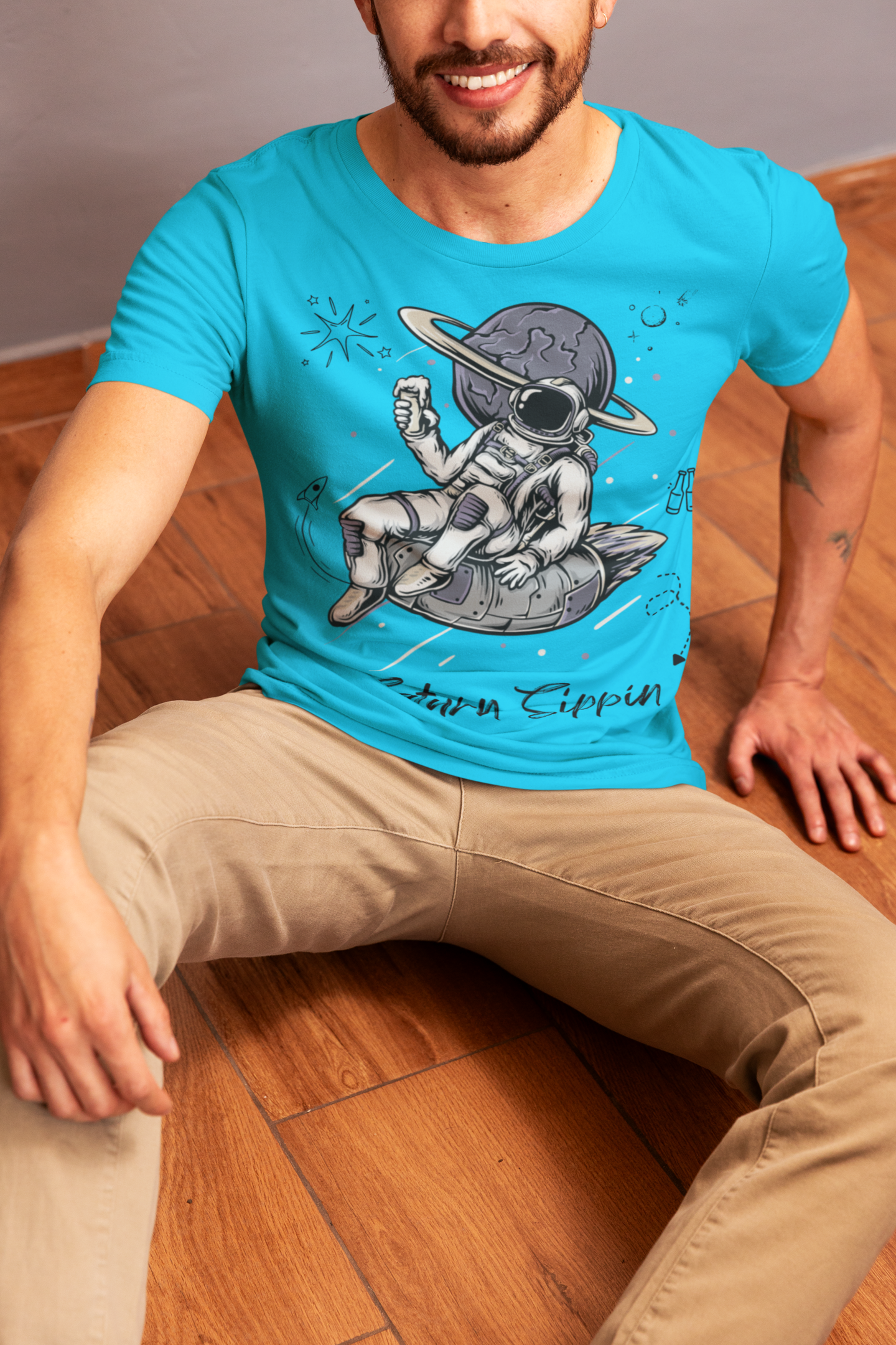 Slim fit cotton tee with Saturn Sippin design for men