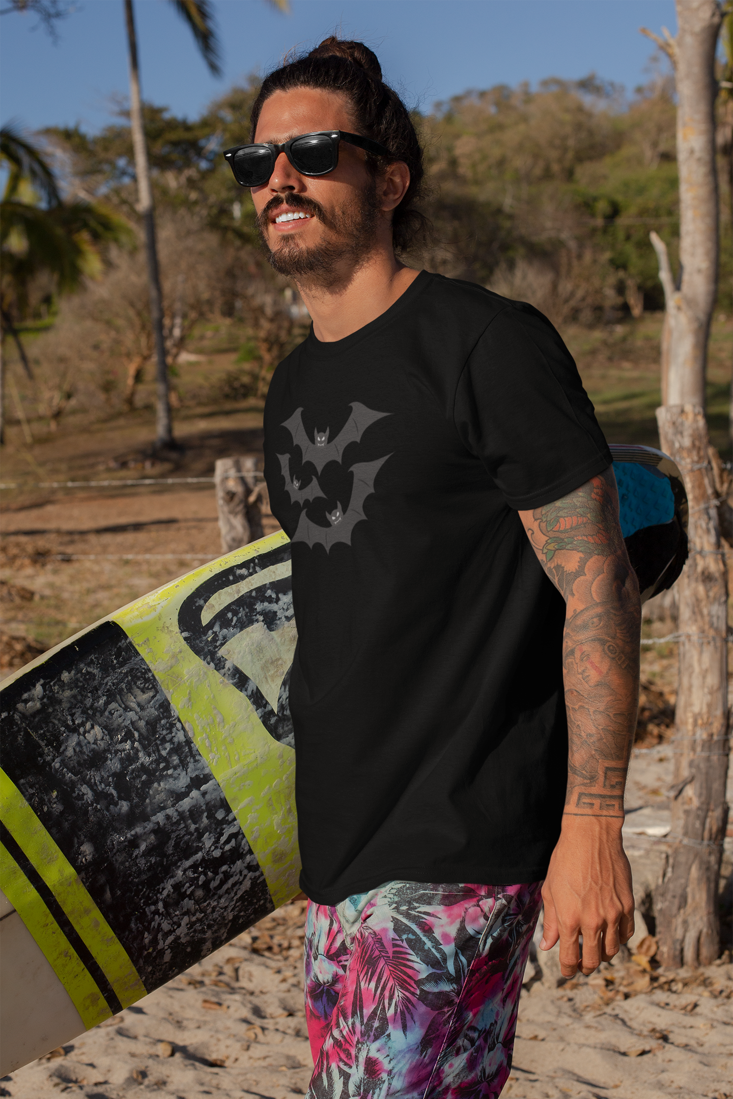 Men’s slim fit black T-shirt with spooky bats graphic print